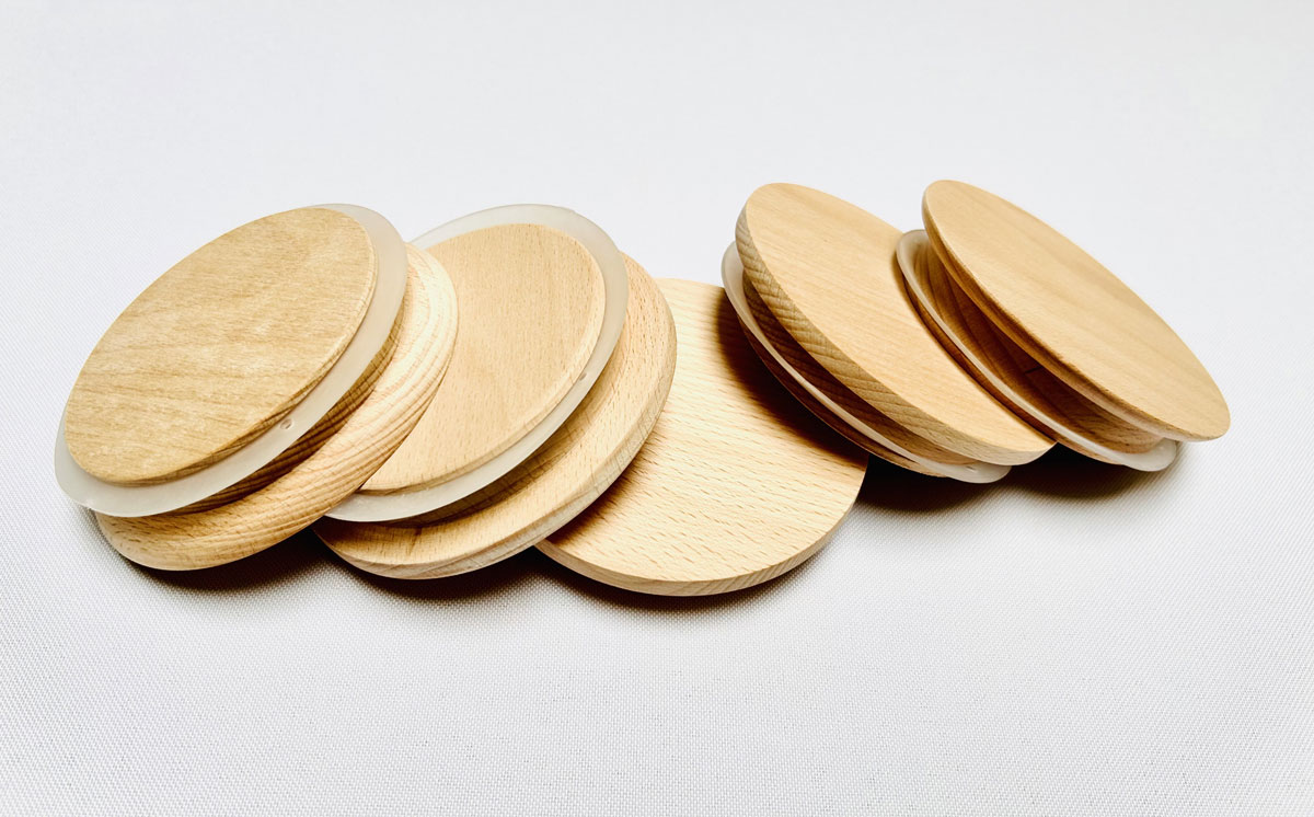 lids with rubber seal